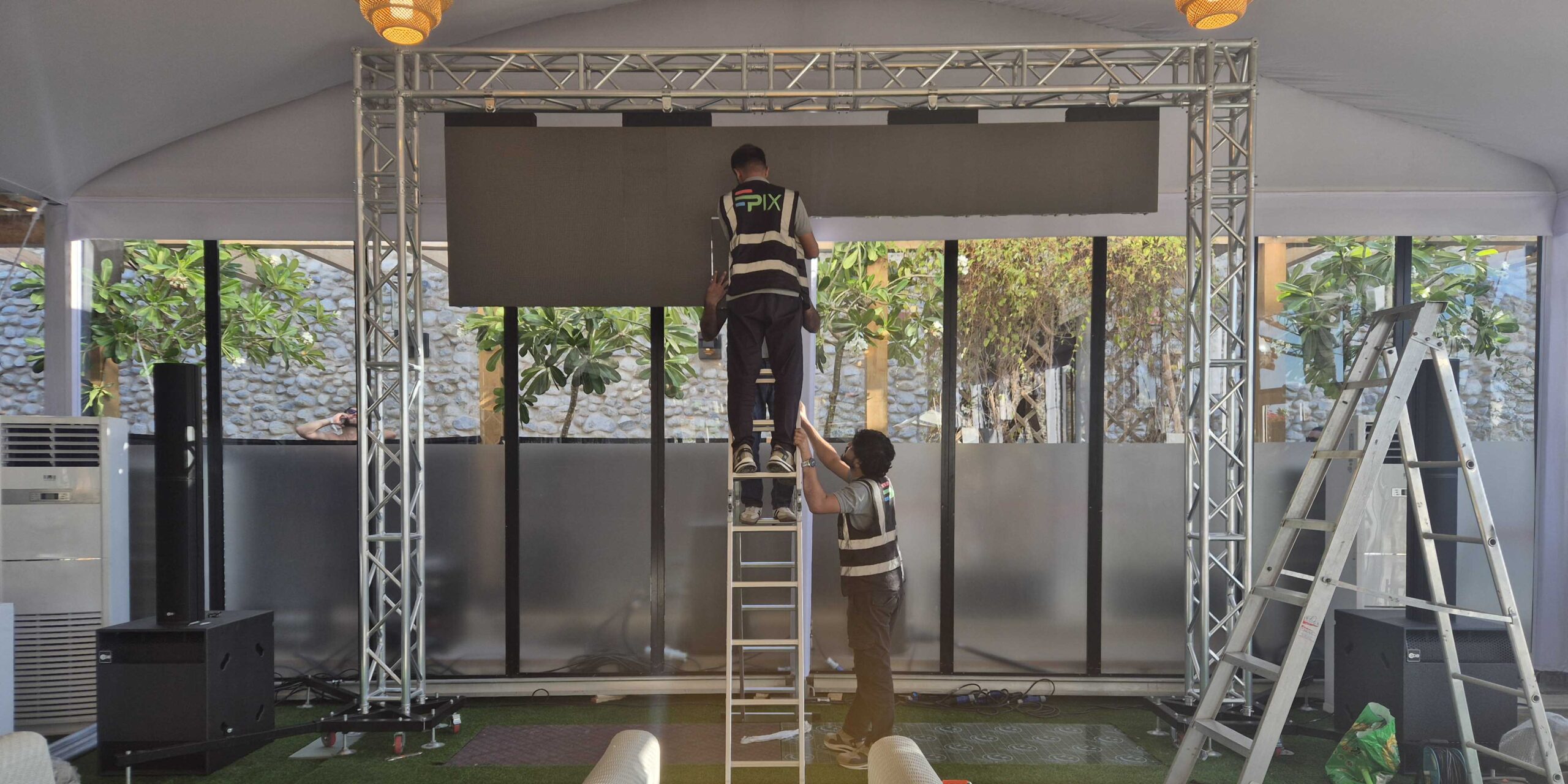 Installation of LED screen on Global Truss 4x2.5 meter