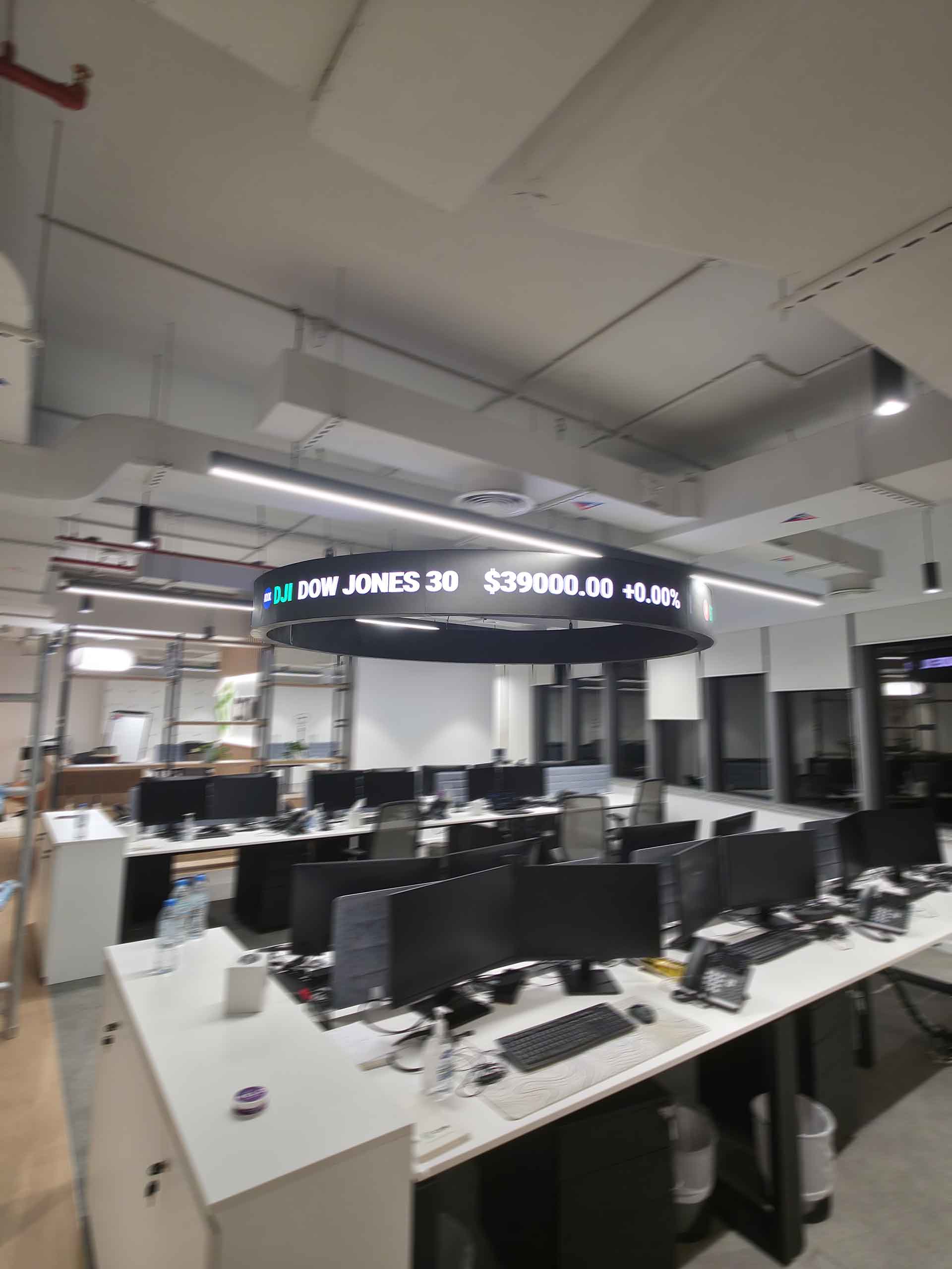 P2.5 flexible circular ticker LED screen stock market price display