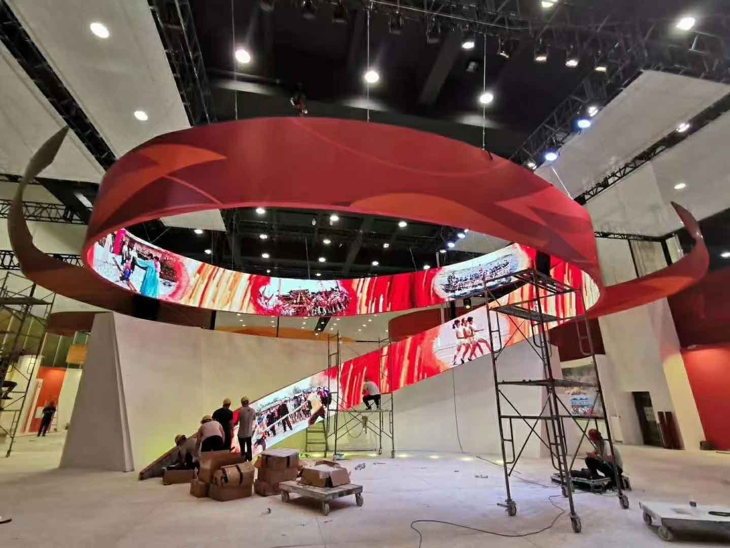 Creative curved LED screen installation in Dubai